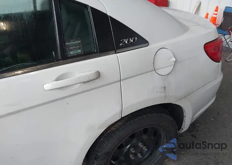 2012 Chrysler 200 Lx z USA, uszkodzony, nr VIN 1C3CCBAB8CN158808